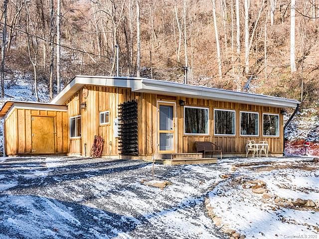 1st image of 857 Wooded Mountain Trl
