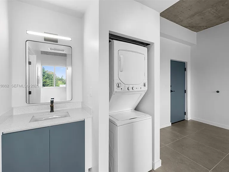 315 NW 32nd St #306 — Photo 10