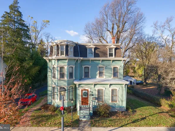241 W Maple Ave, Langhorne, PA 19047