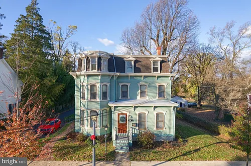 241 W Maple Ave Photo 1