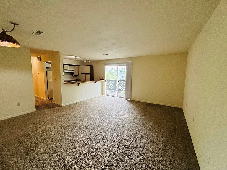 844 Claytor Sq — Photo 2