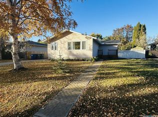 17 Mitchell St, Saskatoon, SK S7H3E9