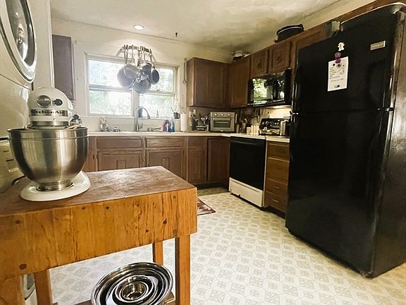 4th image of 38 Purchase St
