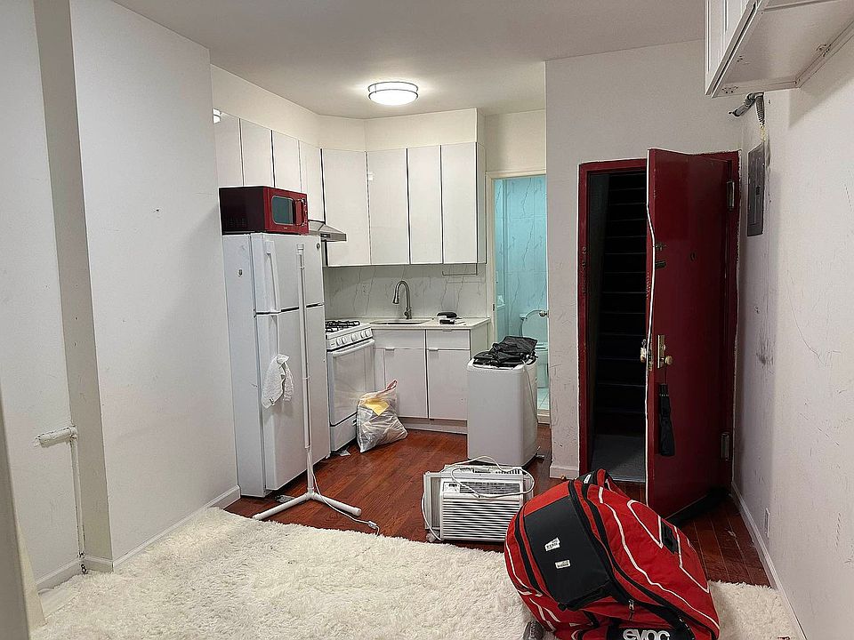 1st image of 108 Madison St #12