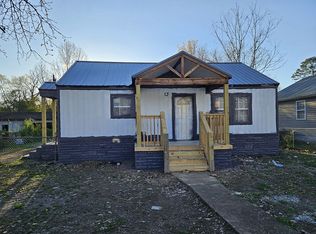 214 Hollywood Dr, Rossville, GA 30741