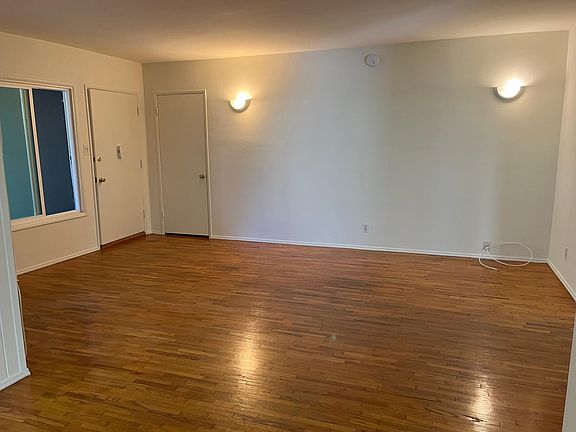 2nd image of 5319 Radford Ave APT 5