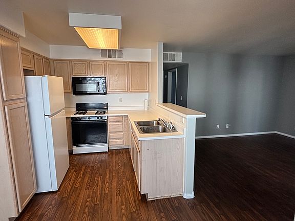 4th image of 3085 Casey Dr Unit 104