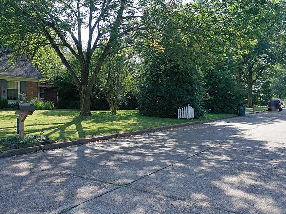 3rd image of 2921 Blossom Ln