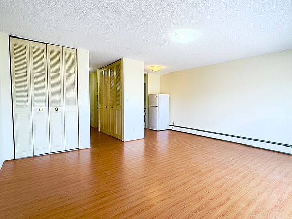 3rd image of 15158 Royal Ave #405