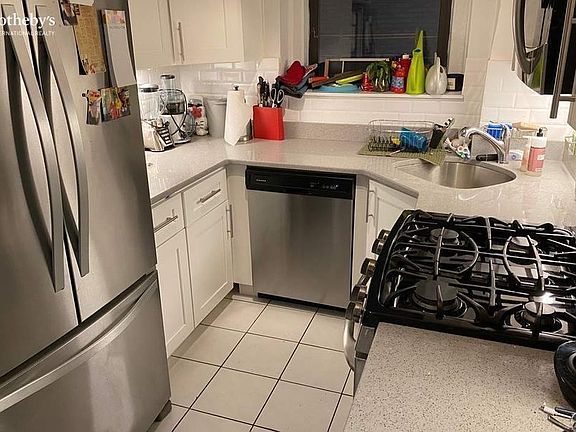 4th image of 740 W End Ave APT 121
