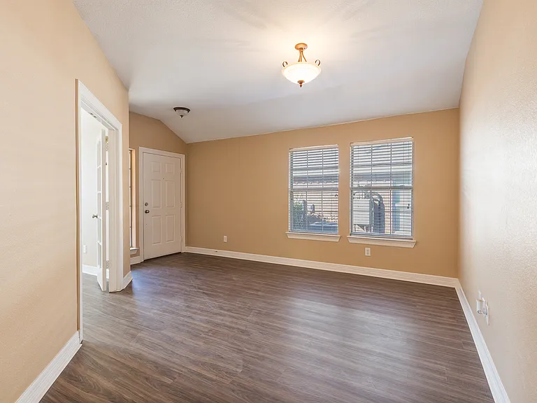 1617 Nighthawk Dr — Photo 5