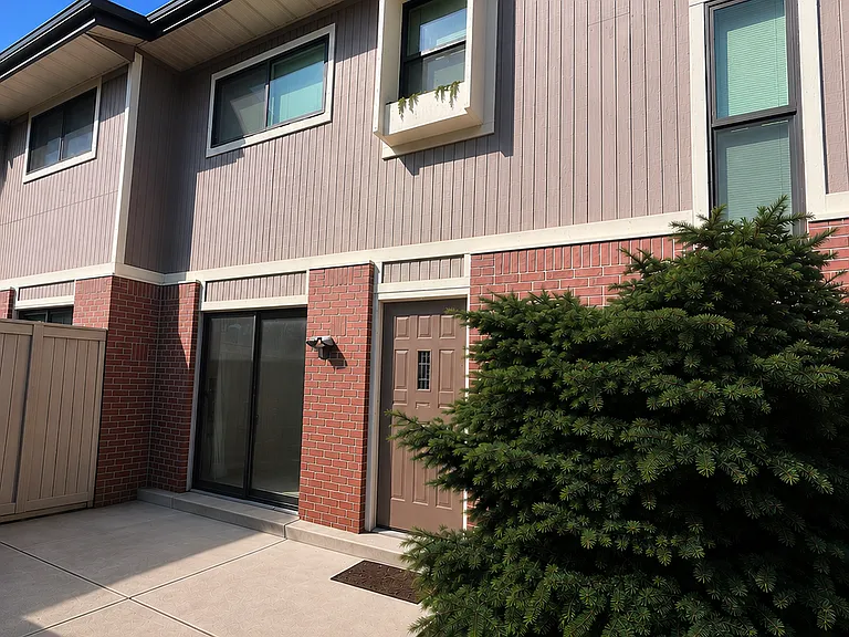 Fully-fenced private patio at main entrance.