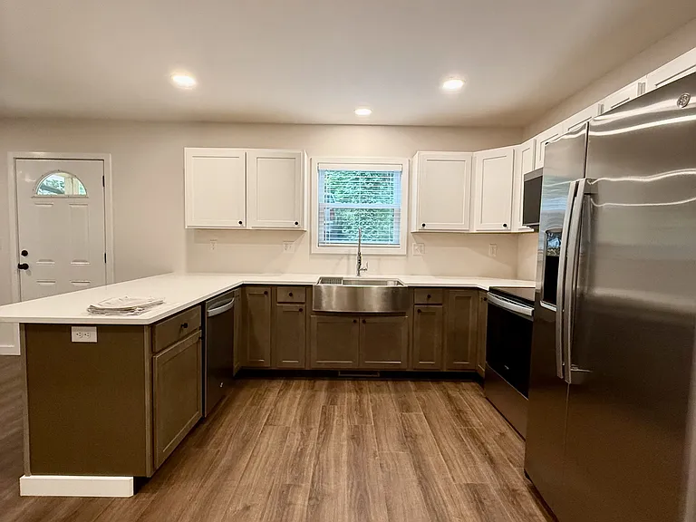 Beautiful New Kitchen w/ Farm House Sink