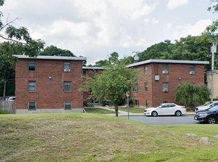 4885 Washington St APT 1B, West Roxbury, MA 02132