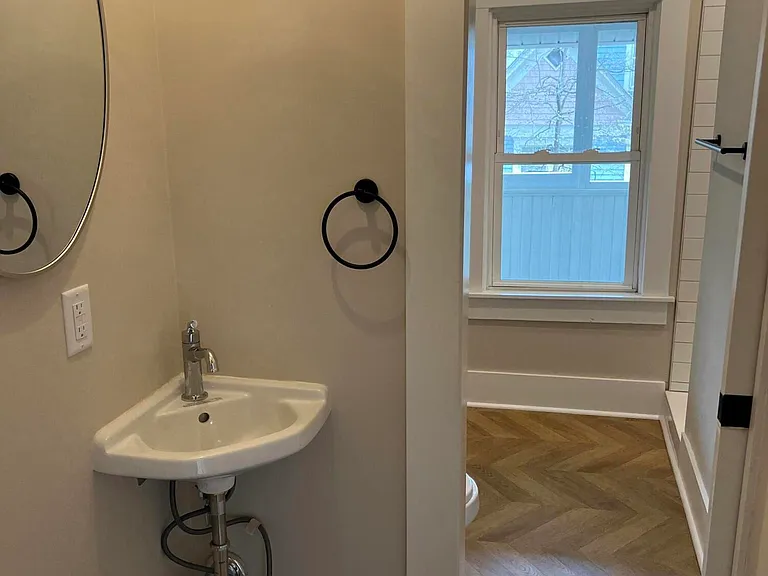 145 E Vermont Ave #B — Photo 5