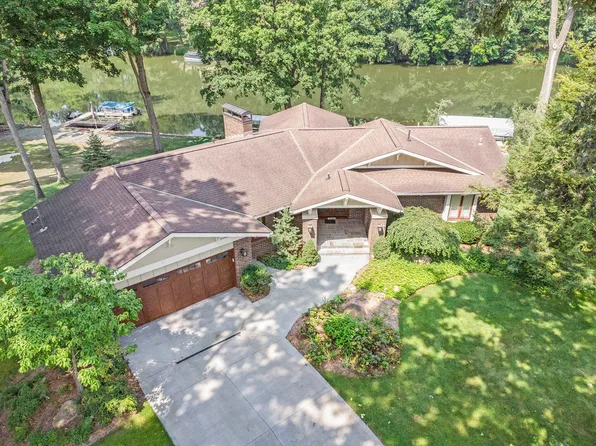 2495 Cascade Springs Dr SE, Grand Rapids, MI 49546