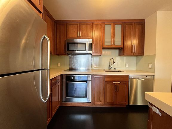 3rd image of 1001 Pine St Unit 1302