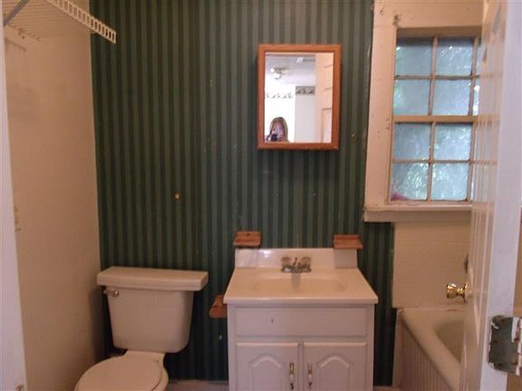 4th image of 224 Murray St