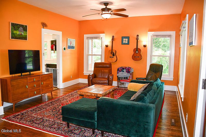 4th image of 121 Cherry Avenue