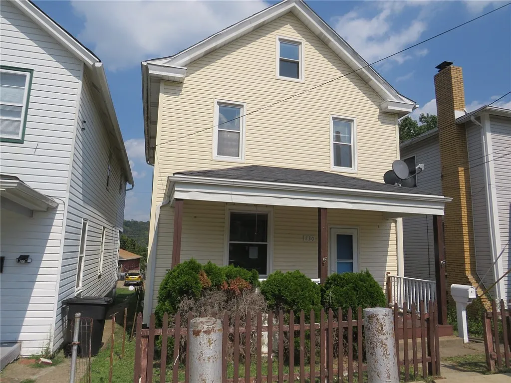 830 Crest Ave photo 1