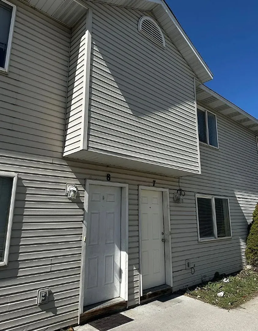 210 W Chubbuck # 5-8 — Photo 1