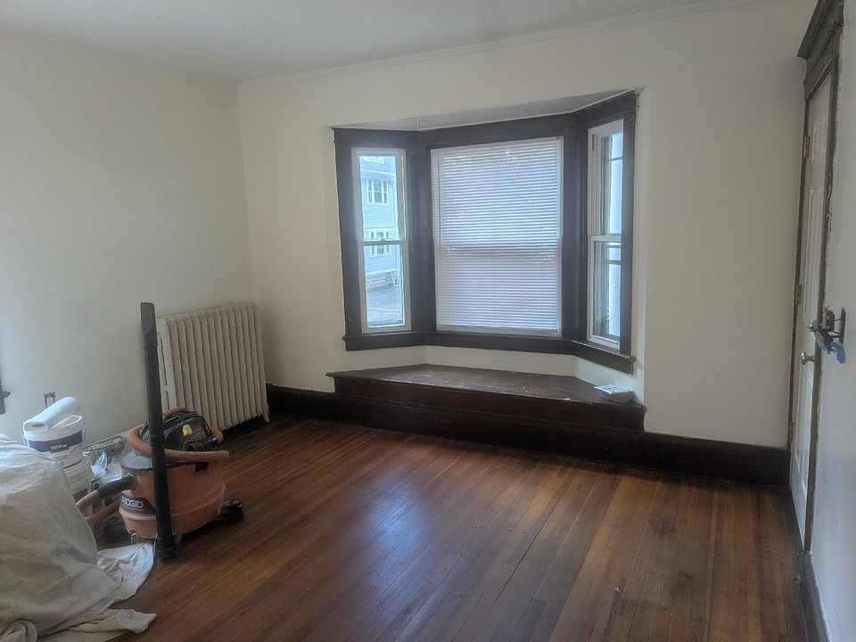 1st image of 10 Burkhard Pl APT 2