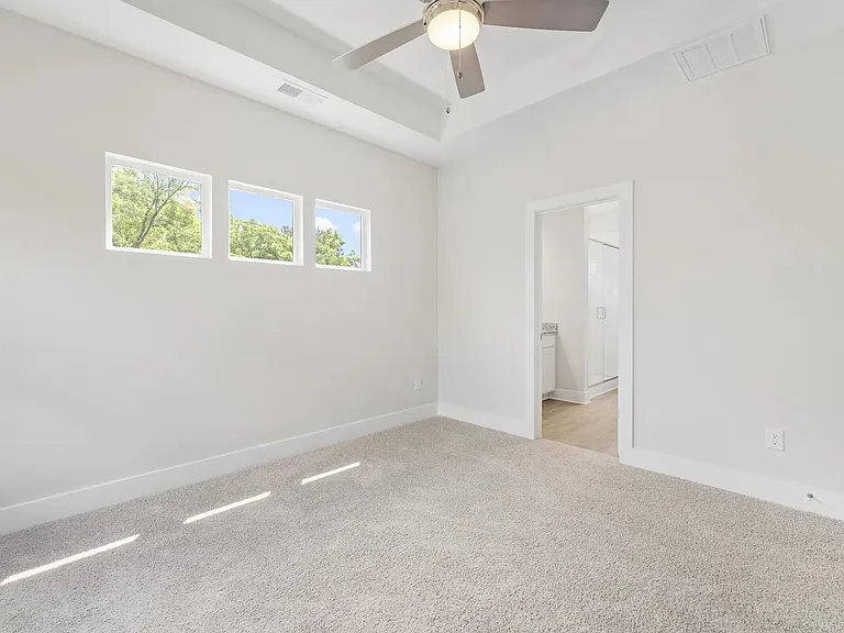 106 N Benjamine St — Photo 14