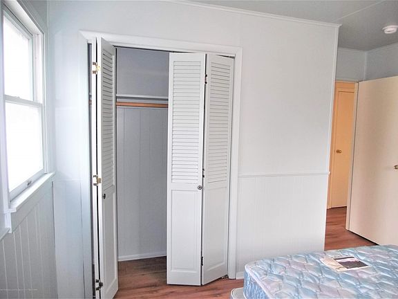 5th image of 2068 Burton Ave