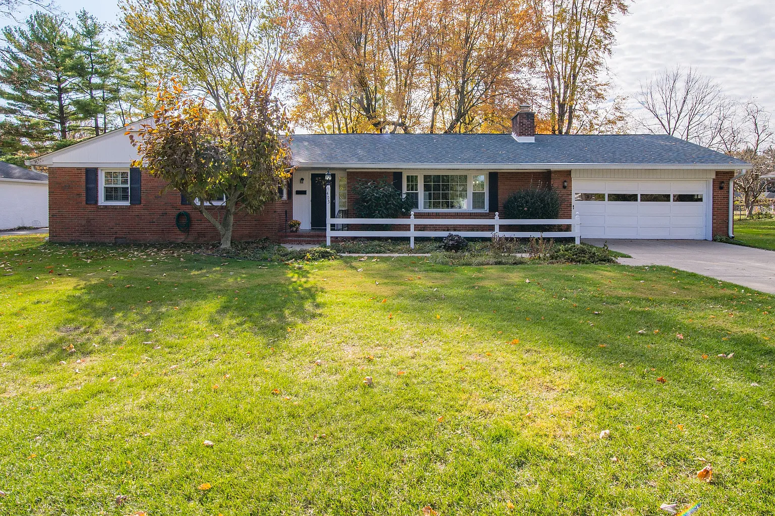 405 Hawthorne Ln photo 1