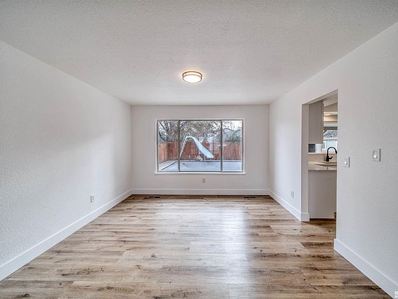 5th image of 953 Glen Meadow Dr
