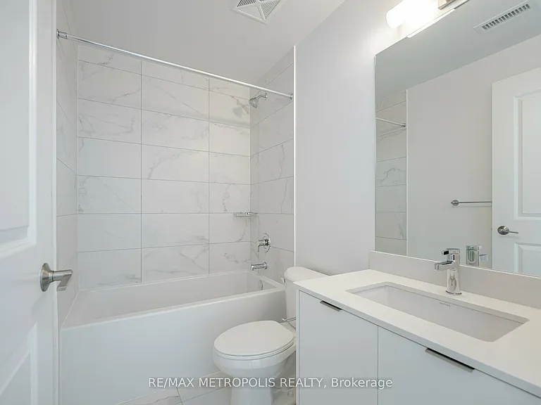202 Burnhamthorpe Rd E #1704 — Photo 18