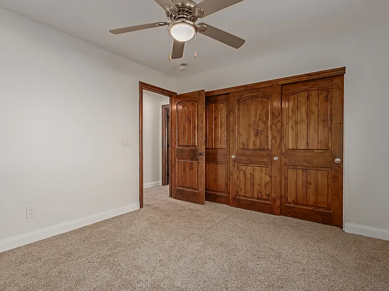 563 E Krista Way — Photo 33