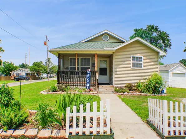 1203 Adams Ave, Charleston, IL 61920