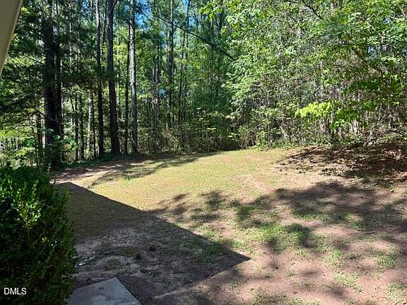 4th image of 110 Honeysuckle Ln