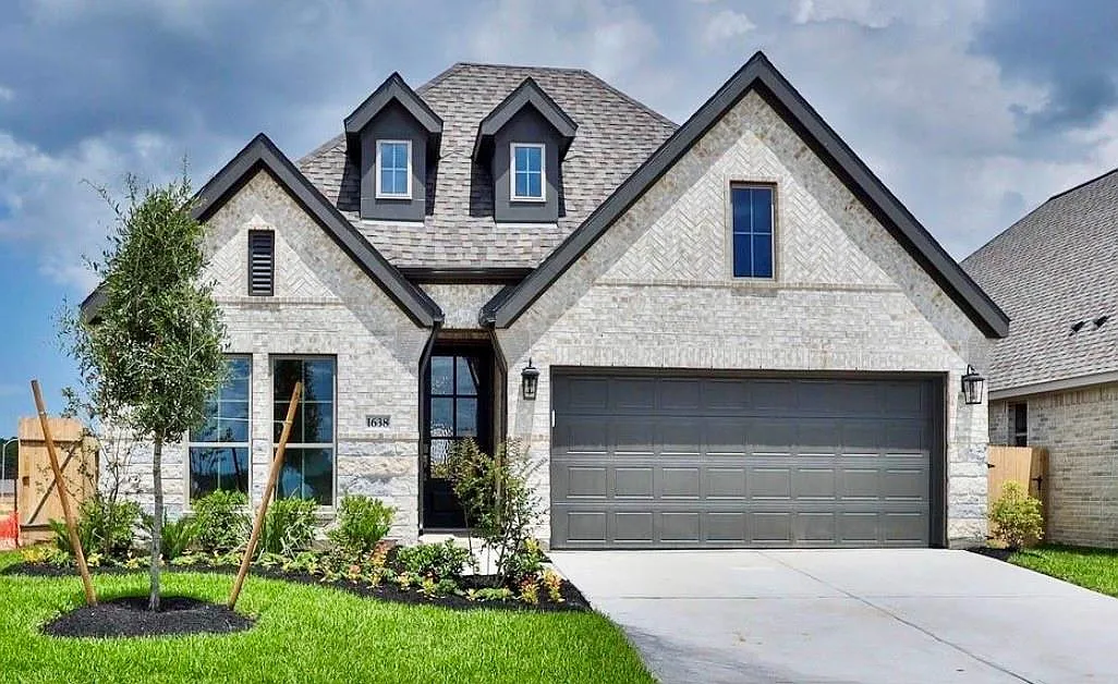 4 bed, 3.0 bath, 2049 sqft, $2,595 — Photo 2