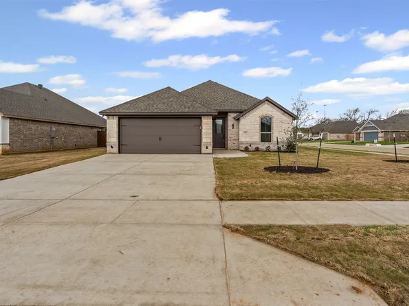 733 Jameson St, Springtown, TX 76082