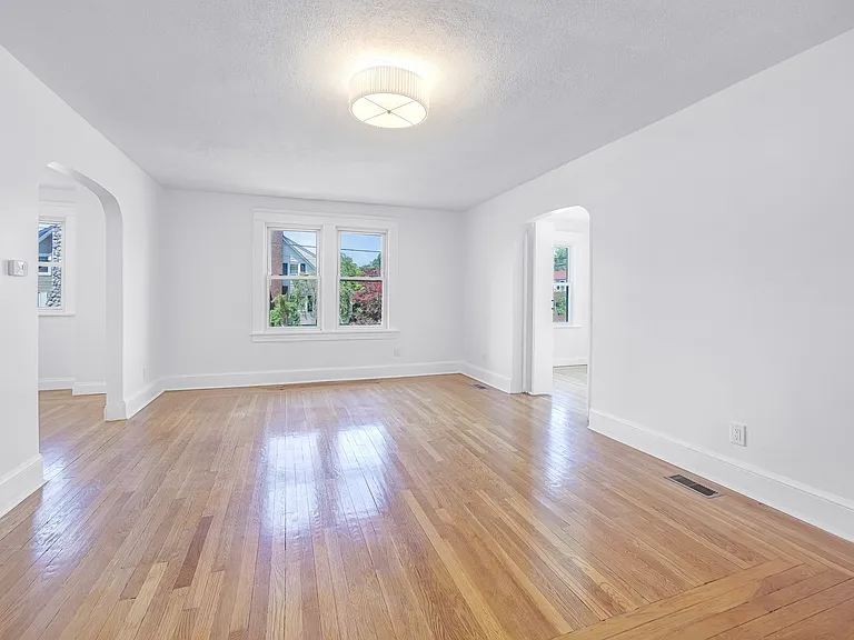 135 E Linden Ave — Photo 12