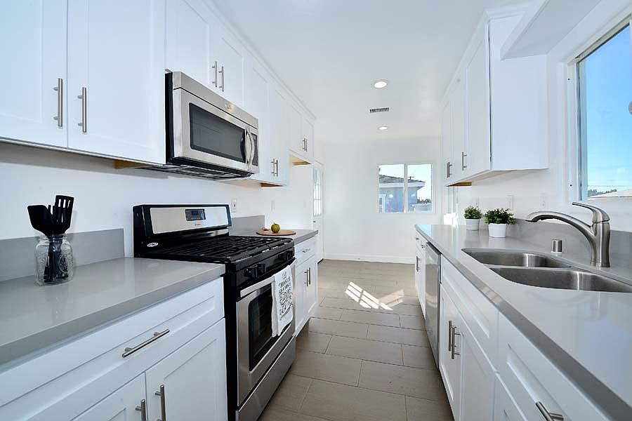 2nd image of 752 2nd. Ave