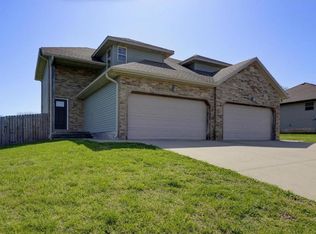 3338 S Hillcrest St, Springfield, MO 65807
