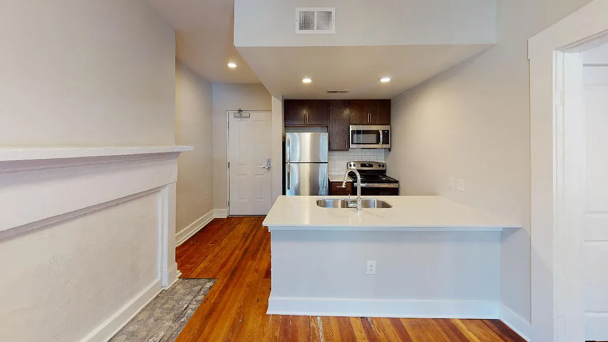 Floor plan 1606 Race St 202