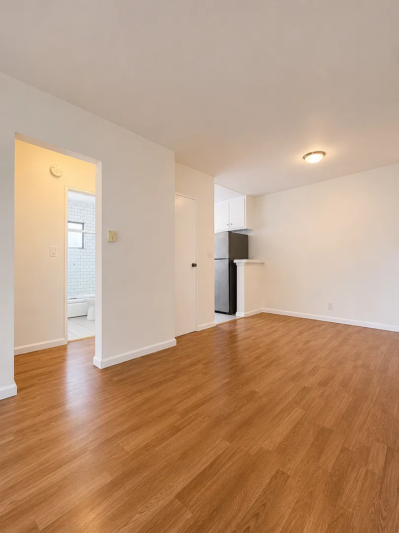 1001 N Curson Ave ( 7609 Romaine ) — Photo 4