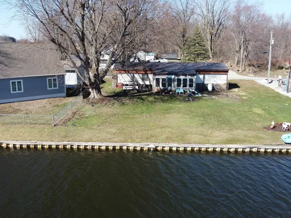 5799 N Lakeshore Dr, Macy, IN 46951