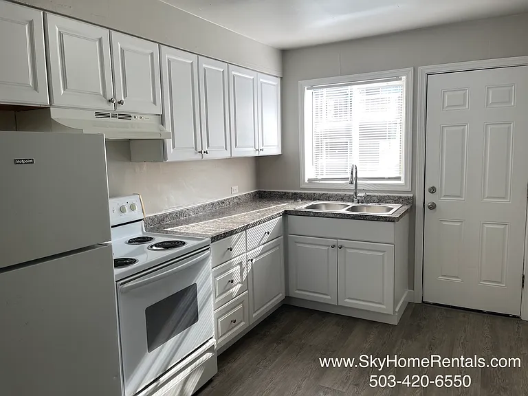 822 14th St NE — Photo 6