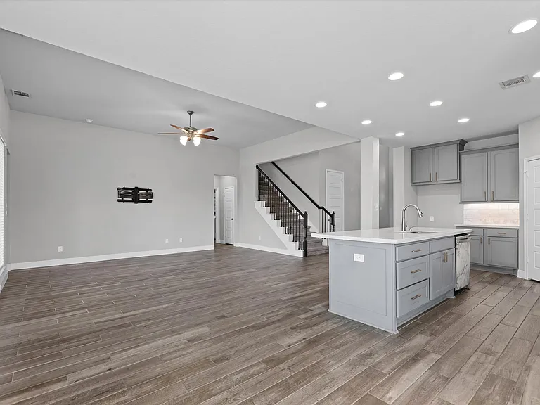 6501 Crockett Cv — Photo 8