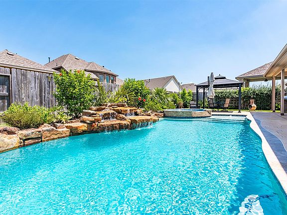 3rd image of 2717 La Spezia Ln