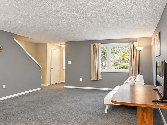 4th image of 2 Cedarbrook Avenue #C