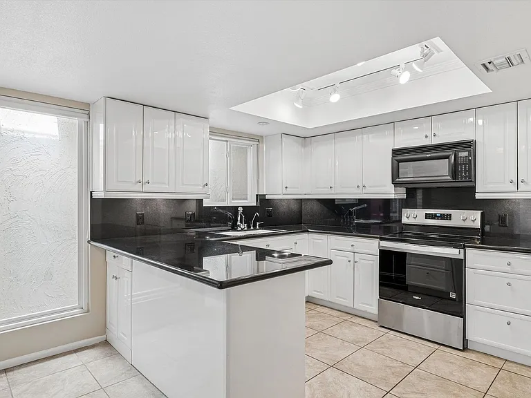 5208 N 78th Way — Photo 11