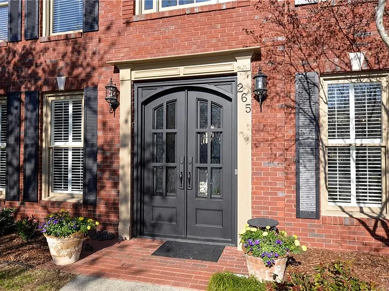 265 Windsor Gate Cv — Photo 55