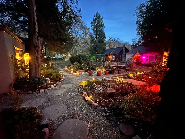 2445 Custer Ave — Photo 9