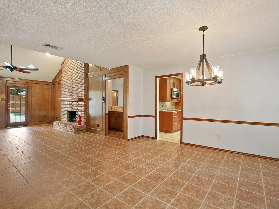 2414 Blackberry Dr